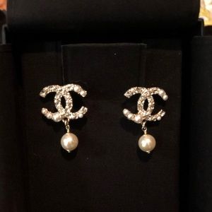 Sold!!/CC drop pearl earring
